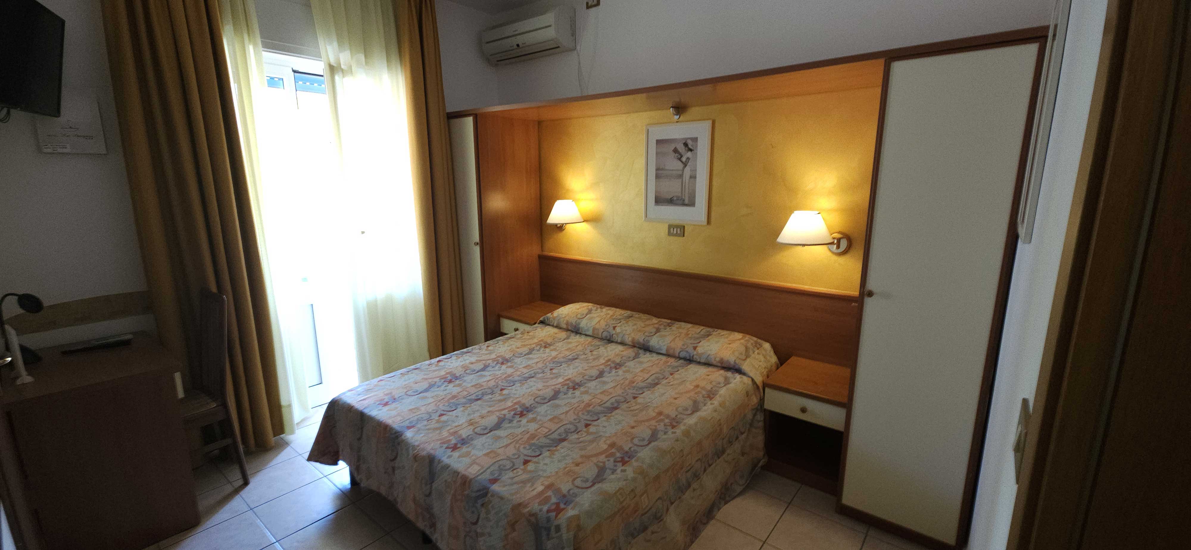 Cosy single, double, triple and quadruple rooms with flat-screen satellite TV in HD quality. AlI rooms have a private bathroom with shower and hairdryer. Terrace, free Wi-Fi, air conditioning and safe.